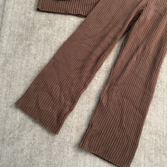 Brown Ribbed Knit Set - Picture 4 of 6